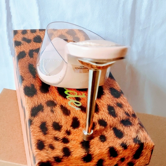 Pointed Clear Heel - Picture 3 of 3